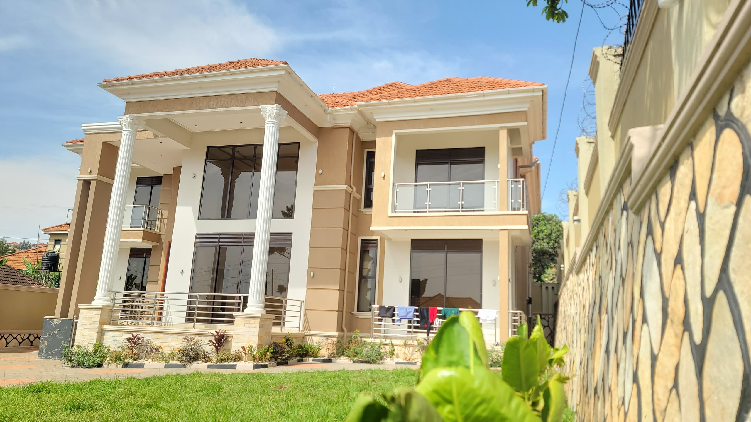 CLASSIC FLAT HOUSE FOR SALE AT AKRIGHT CITY BWEBAJJA