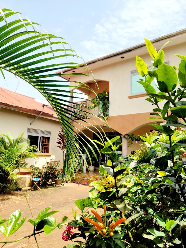 Flat on Entebbe Road , kajansi Nakigarara